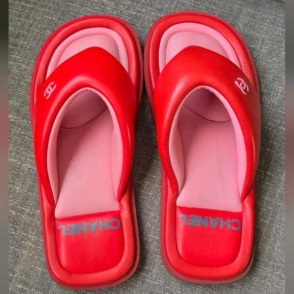 Chanel - Picture 2 of 4